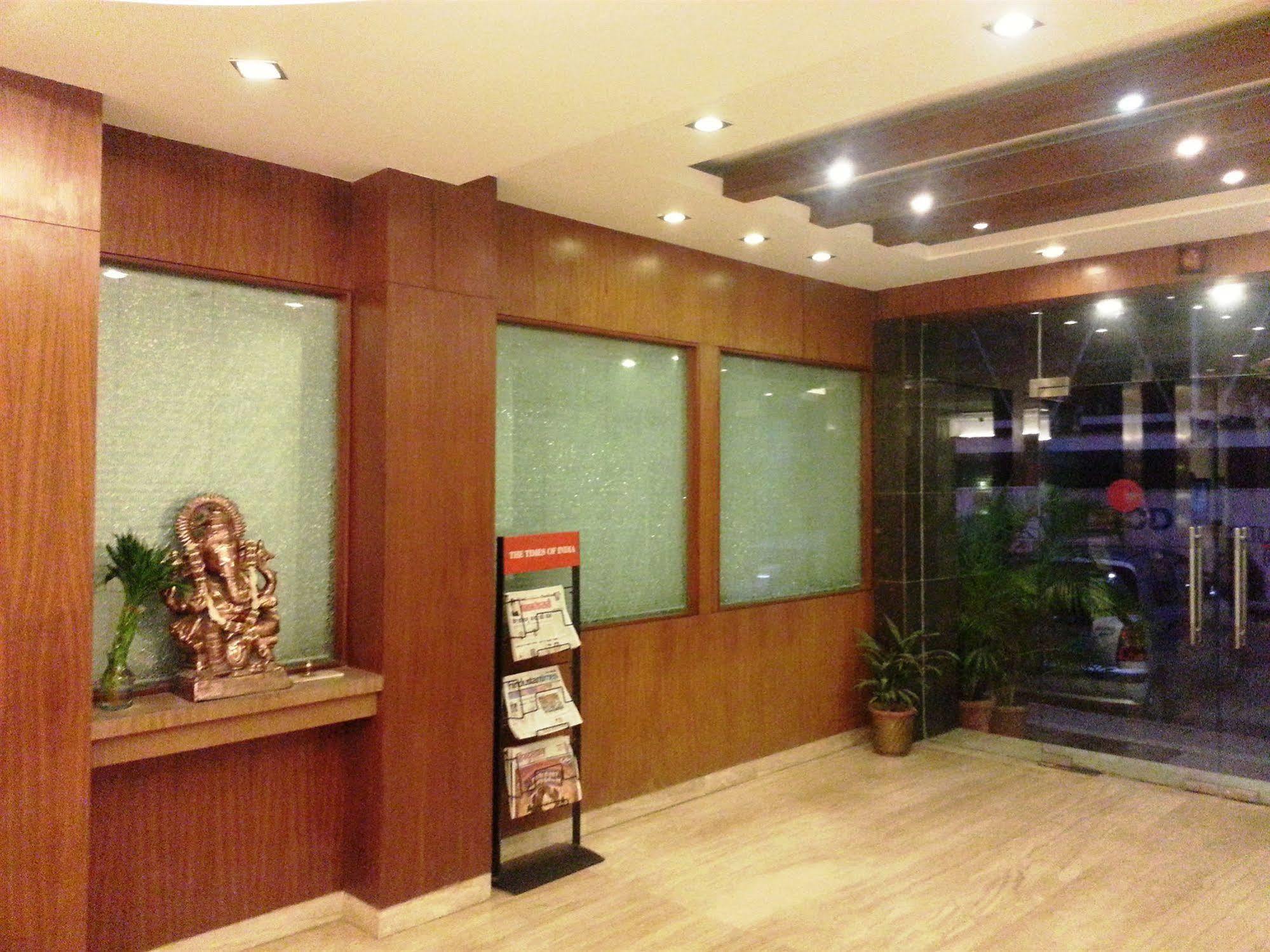 西提国际酒店 德里 外观 照片